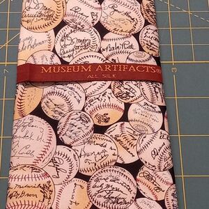 NWT Museum Artifacts all Silk tie